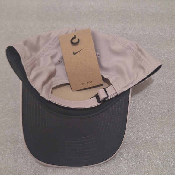 Nike Beige Club Cap - Picture 2 of 3